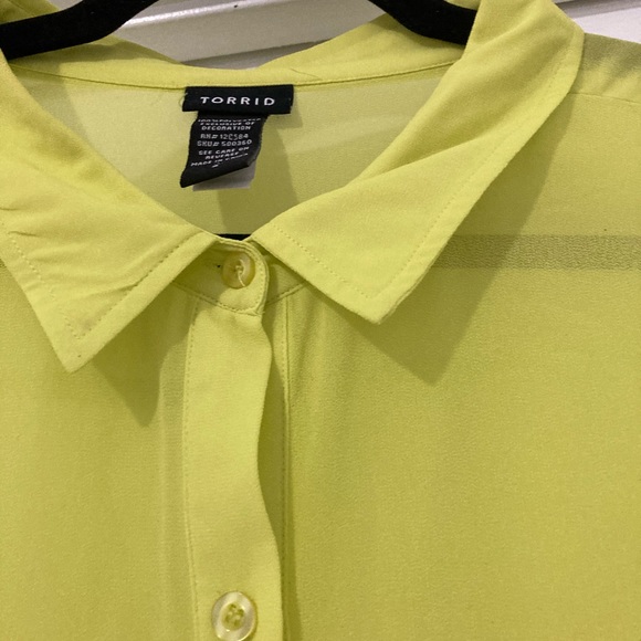Yellow/green sheer Torrid blouse. Sleeveless sz 2 - Picture 2 of 9